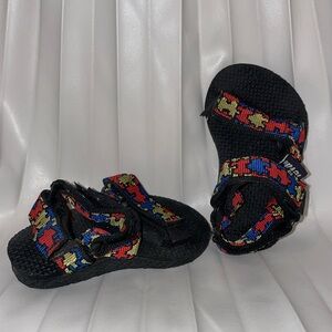 Toddler size 2/3 Teva sandals, worn once, super cute! Unisex design and color.